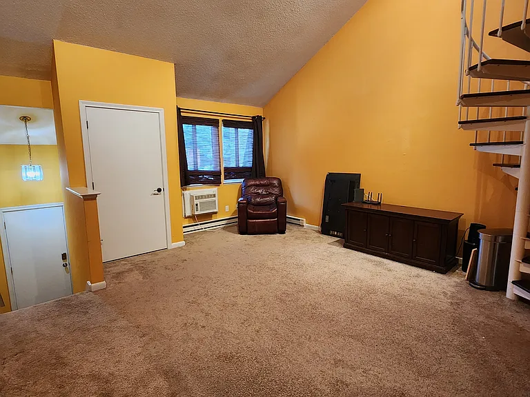 430 Emmett St #F — Photo 3