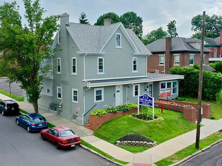 801 W Broad St #4 — Photo 1