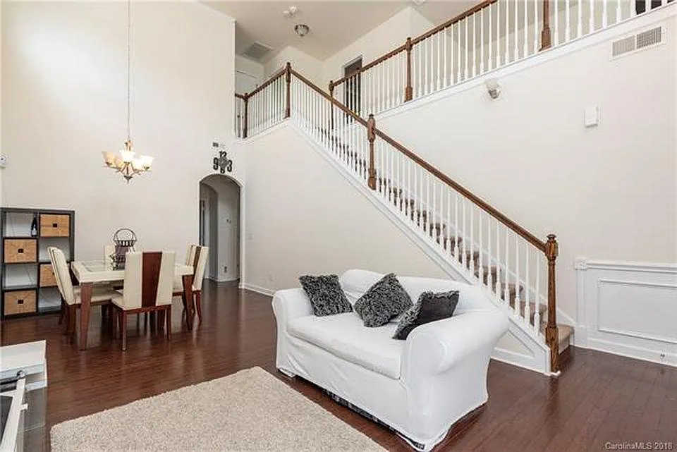 3 bed, 2.5 bath, 1908 sqft, $2,900 — Photo 3