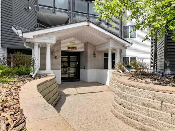 10 N Sierra Morena Mews SW #418, Calgary, AB T3H 3K5