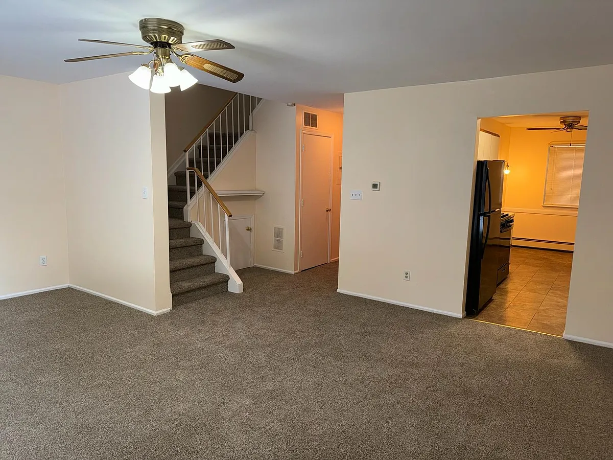 Building Photo - 100 Hillside Dr #G8