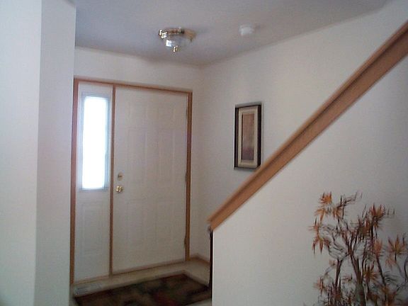 5th image of 821 Willow St