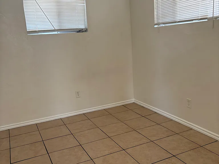 15558 Hesperia Rd #A — Photo 13
