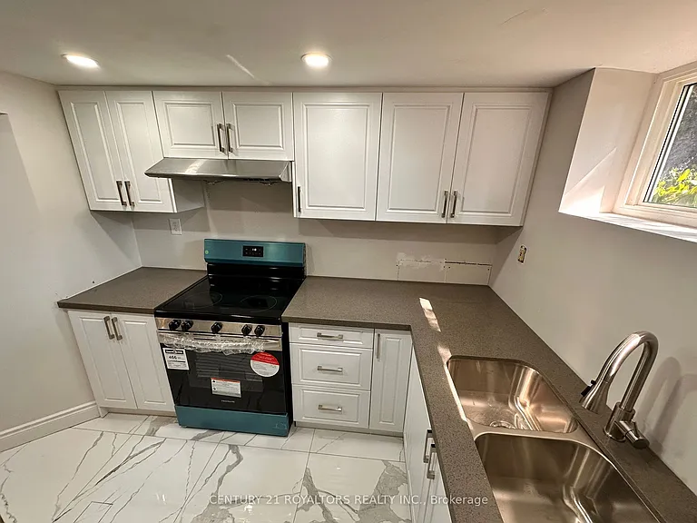 404 Trent St W — Photo 15