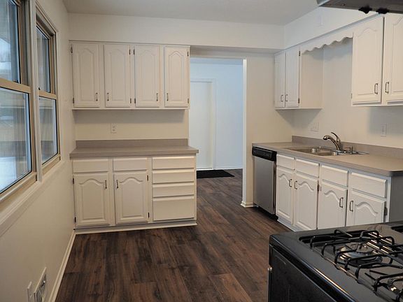 5th image of 2951 Mary St N