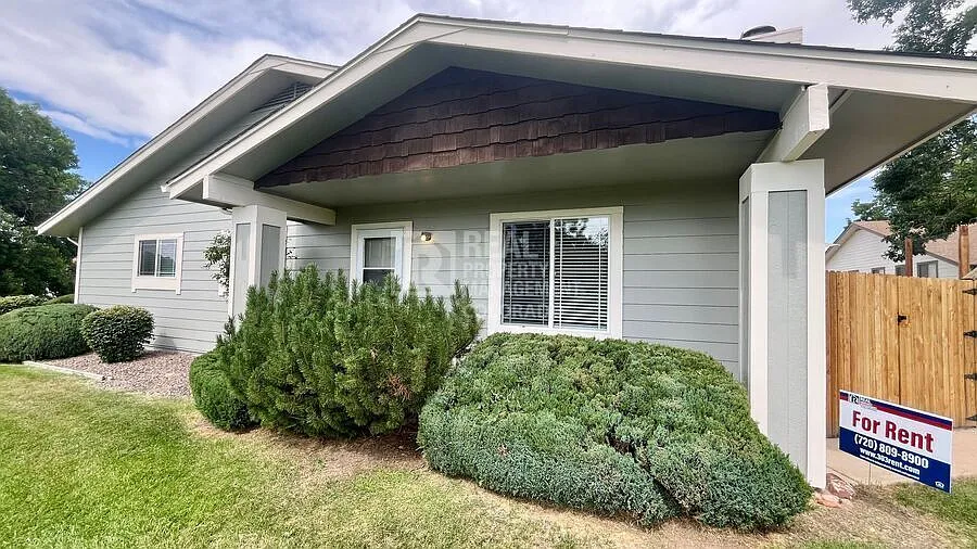 For Rent: 3BR/2BA Townhouse in Arvada, CO near Golf Course — Photo 2