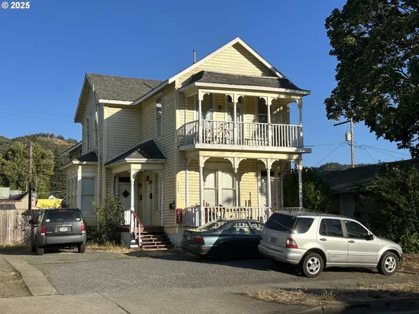 1537 SE Pine St, Roseburg, OR 97470