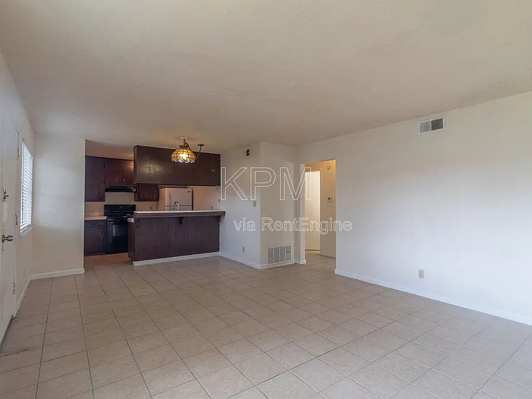 1227 Pinetree Dr #1 — Photo 4