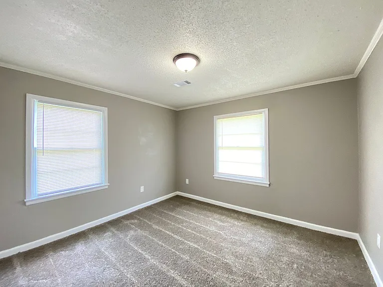 804 Shamrock Dr — Photo 8