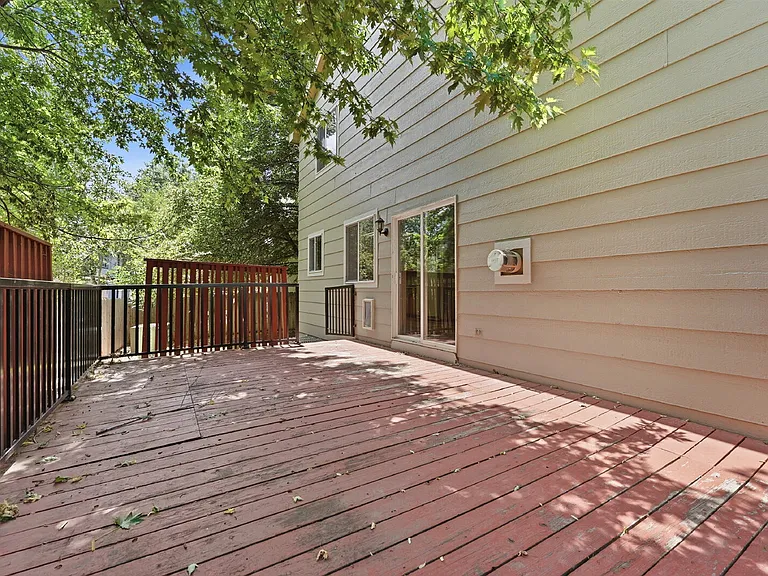 17624 Peyton Dr — Photo 26