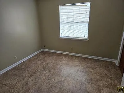 313 Sunnyside Dr — Photo 3