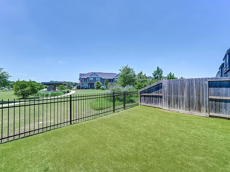 6570 Scarlet Pond Ln — Photo 42