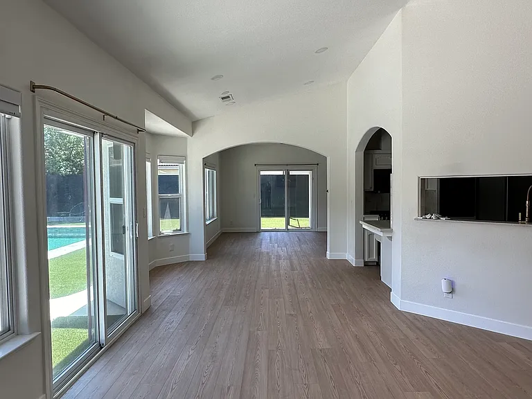 1555 Taylor Ln — Photo 23