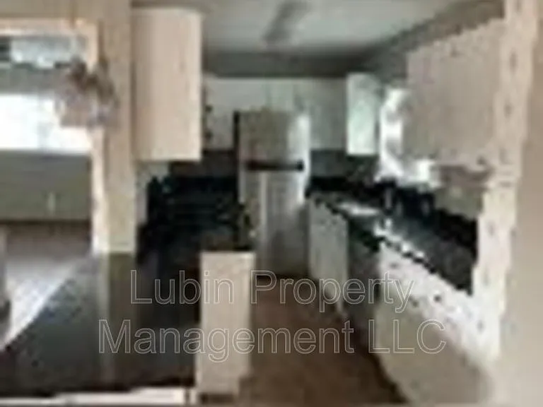 1616 Monroe Ave #7 — Photo 4