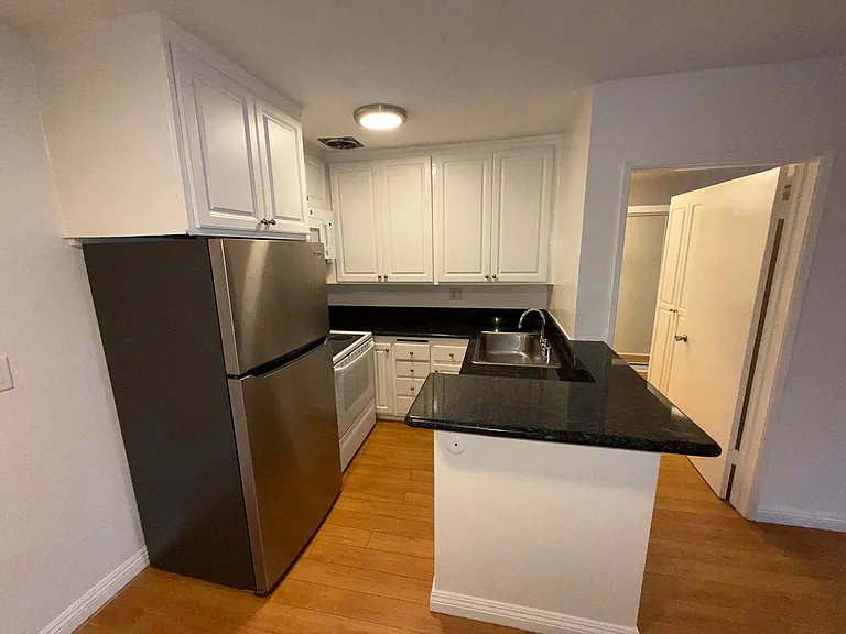 10760 Rose Ave. — Photo 7