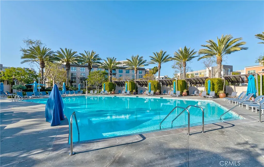 1 bed, 1.5 bath, 1410 sqft, $4,200 — Photo 4