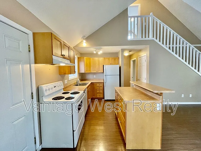 1228 Ethel St — Photo 3
