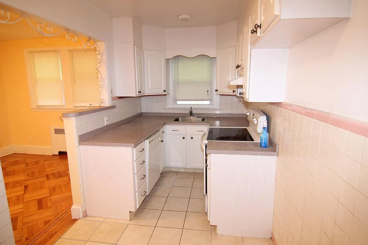 3 bed, 1.5 bath, 1200 sqft, $1,750 — Photo 4