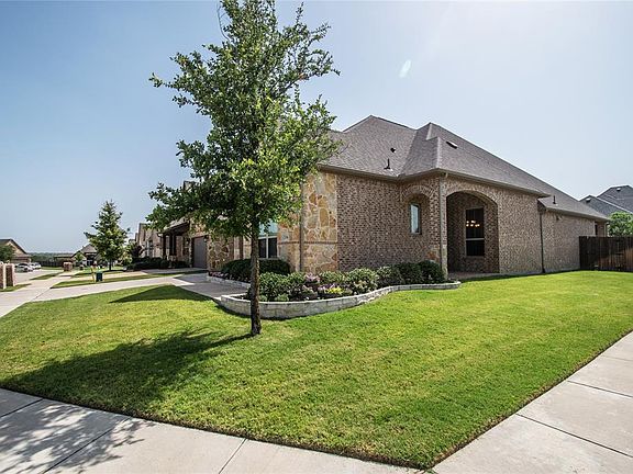 3rd image of 2701 Point Vista Dr