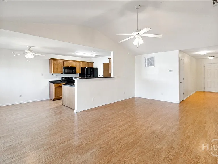 72 Lake Shore Blvd — Photo 7