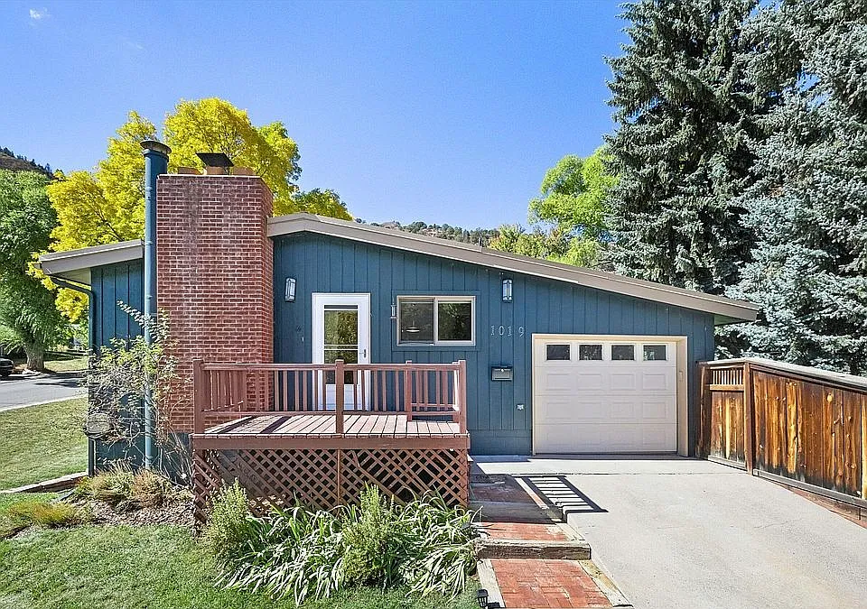 1019 Riverview Dr