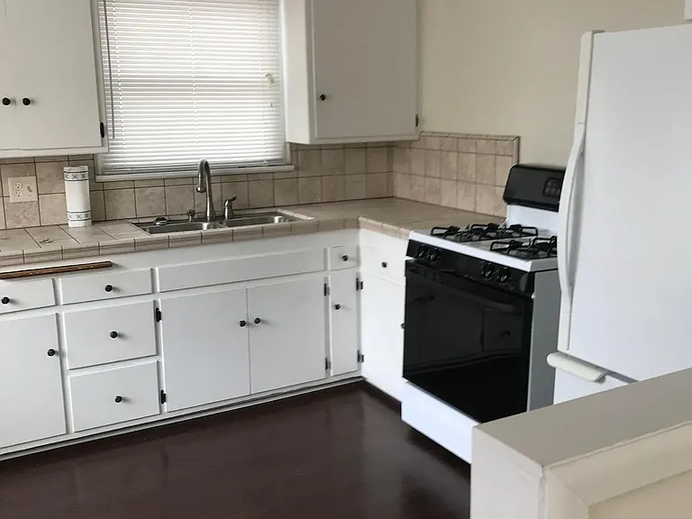 219 2nd Pl — Photo 3