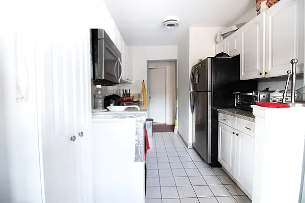 Sold by Winzone Realty Inc | media 4