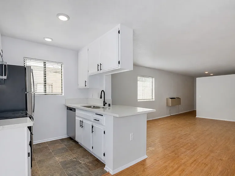 132 Clark Dr — Photo 32