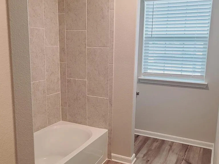 1912 Liam Dr — Photo 9