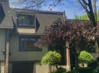 236 Charles Pl, Wilmette, IL