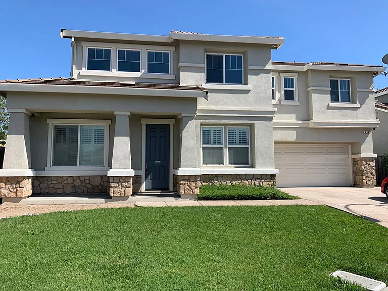 492 Tilden Cir — Photo 2