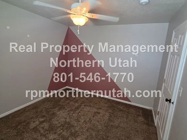 152 W 2525 N — Photo 13
