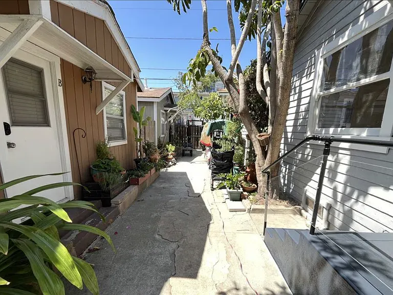 11820 Venice Blvd #4 — Photo 1