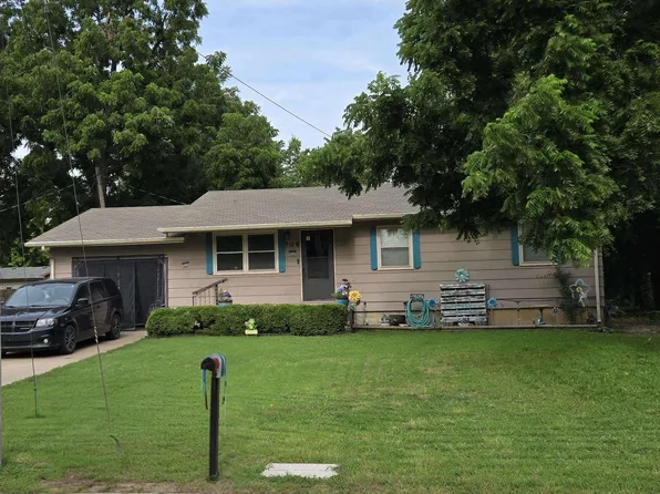 708 N Elm St, Abilene, KS 67410
