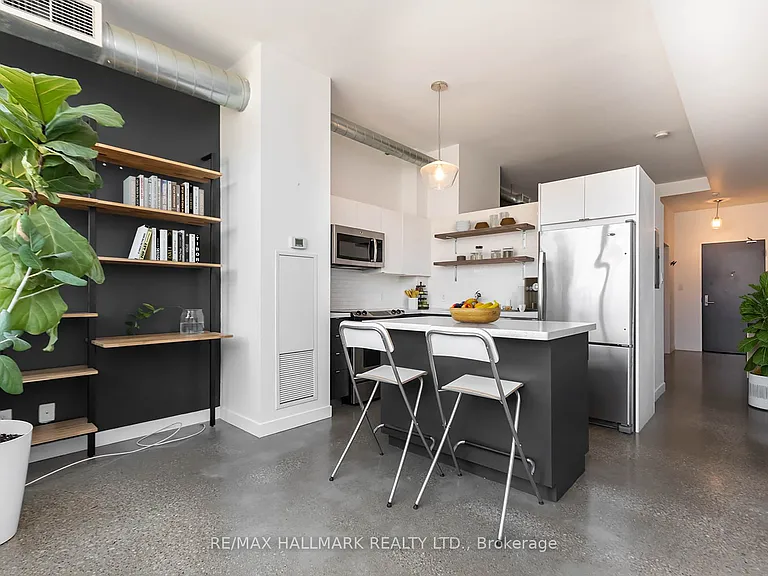 549 King St E #306 — Photo 1