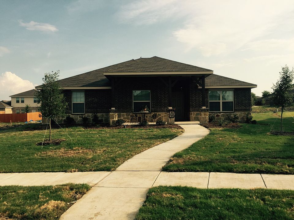 1st image of 213 Collin Ct