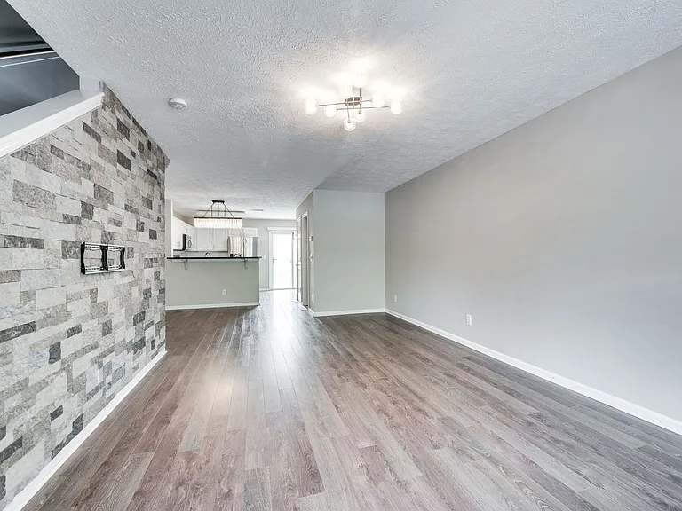 209 Shadow Glen Dr — Photo 8
