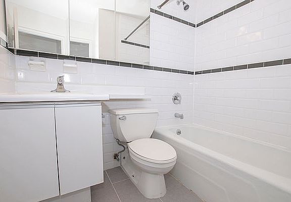 5th image of 207 E 30th St APT 5E