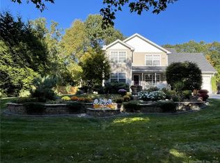 11 Oak Ln, Stonington, CT 06378