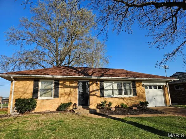 8454 Hampstead Dr, Saint Louis, MO 63123