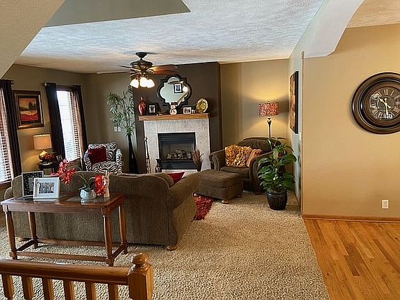 3rd image of 21870 Hilltop Ave