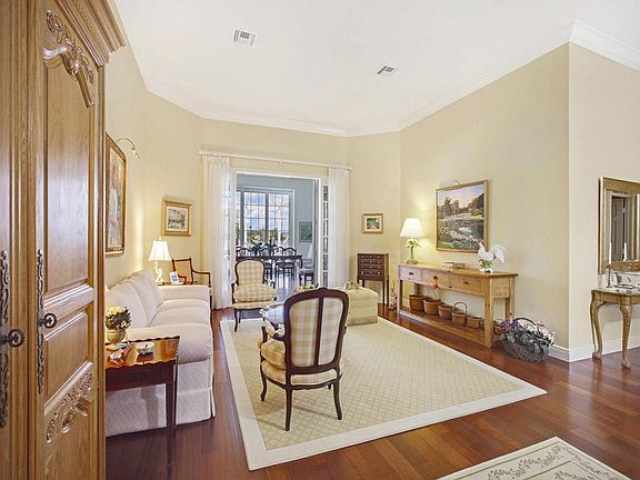 04_living-room2_192 Thornton Drive