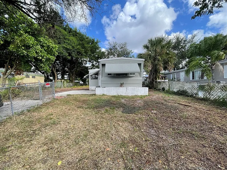 10292 Sandalfoot Blvd W #A — Photo 16