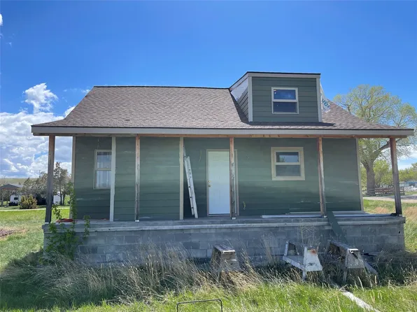 24 Main St, Toston, MT 59643