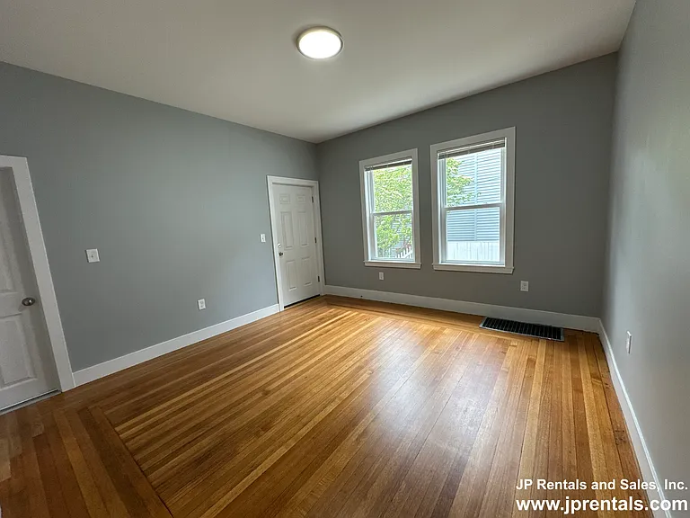 512 Centre St #1 — Photo 10