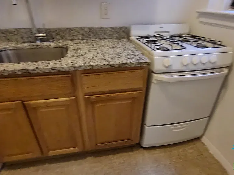 3175 Grand Concourse #J2 — Photo 9
