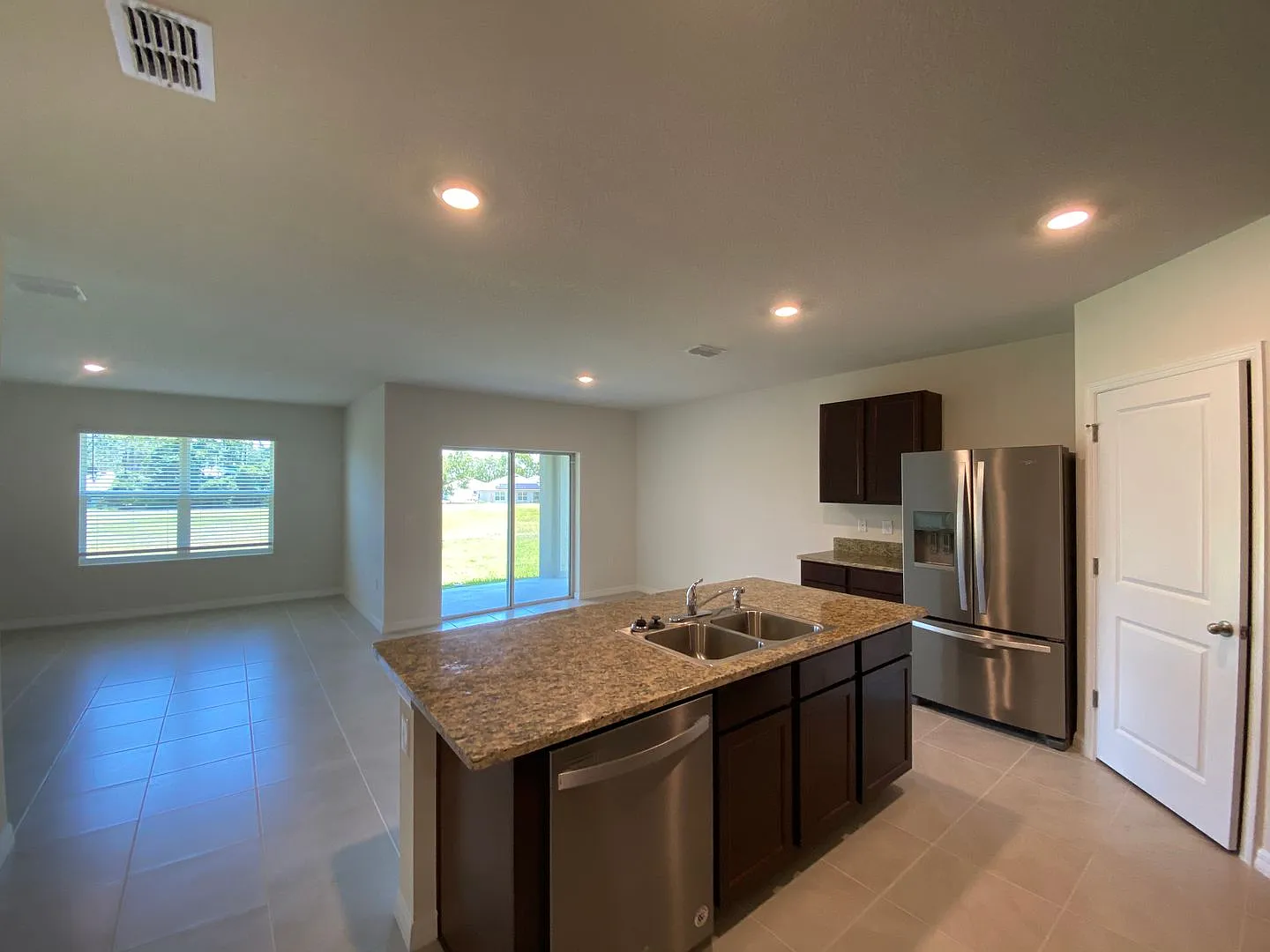 Not Available For Showing Or Move In Until Mid September Desirable Se Ocala Neighborhood - Lake D... — Photo 4