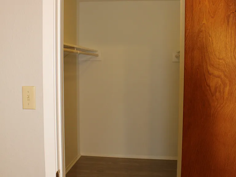 1414 N Live Oak St — Photo 3