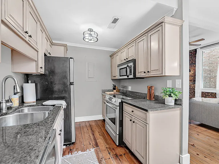 278 King St #C-1 — Photo 7