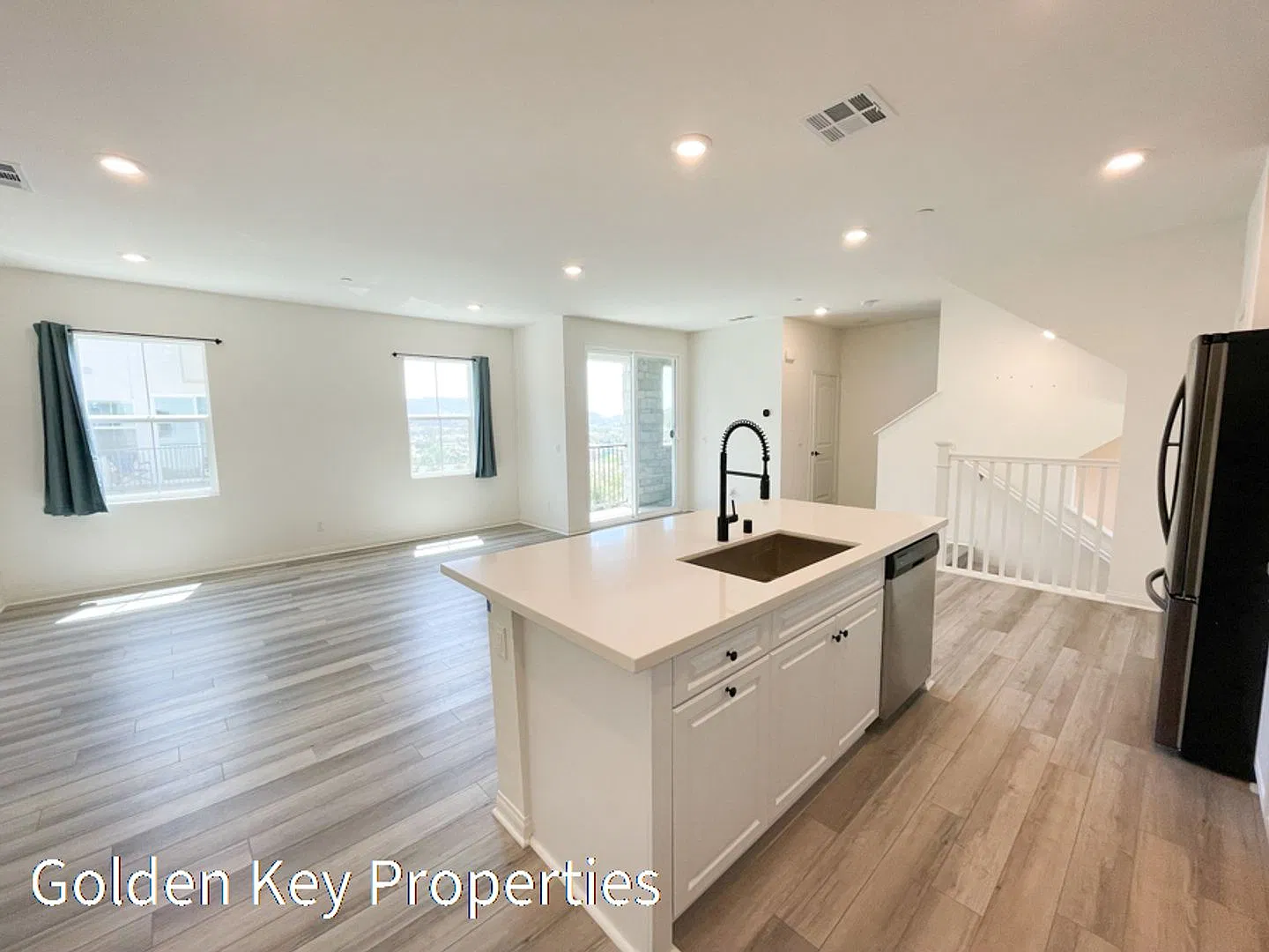 Immaculate Corner Townhome with Mountain and City Views, plus SOLAR! — Photo 4